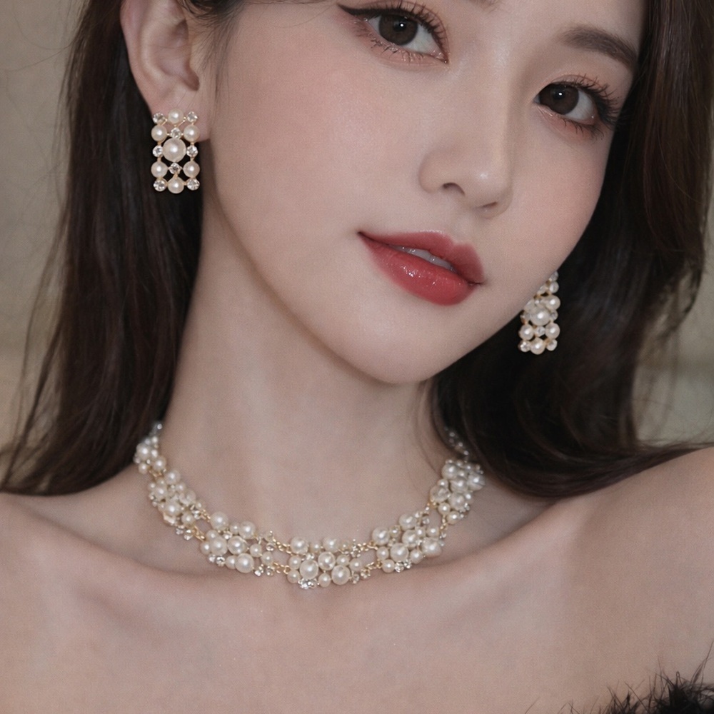 Elegant Pearl & Crystal Statement Jewelry Set – Necklace + Earrings